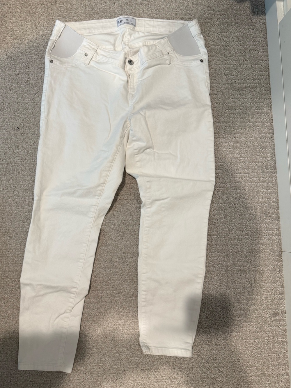 GAP Women’s maternity Skinny Jeans in White